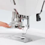 Janome Memory Craft 100E: Vollständige Bewertung der reinen Stickmaschine